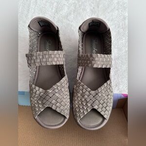 Skechers Parallel Weaver Taupe/Silver Shimmer Wedges Sandal  Size 6